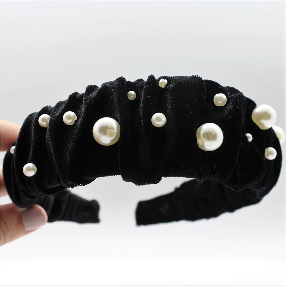 Arkward Glamorous Pearl Black Velvet Ruffle Headband